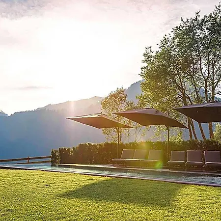 Majestic With Infinity Pool 3*