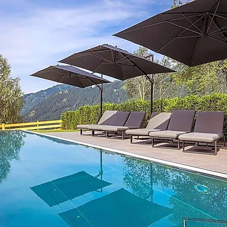 Majestic With Infinity Pool Hotel
