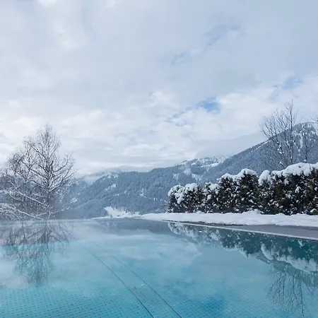 Majestic With Infinity Pool Hotel